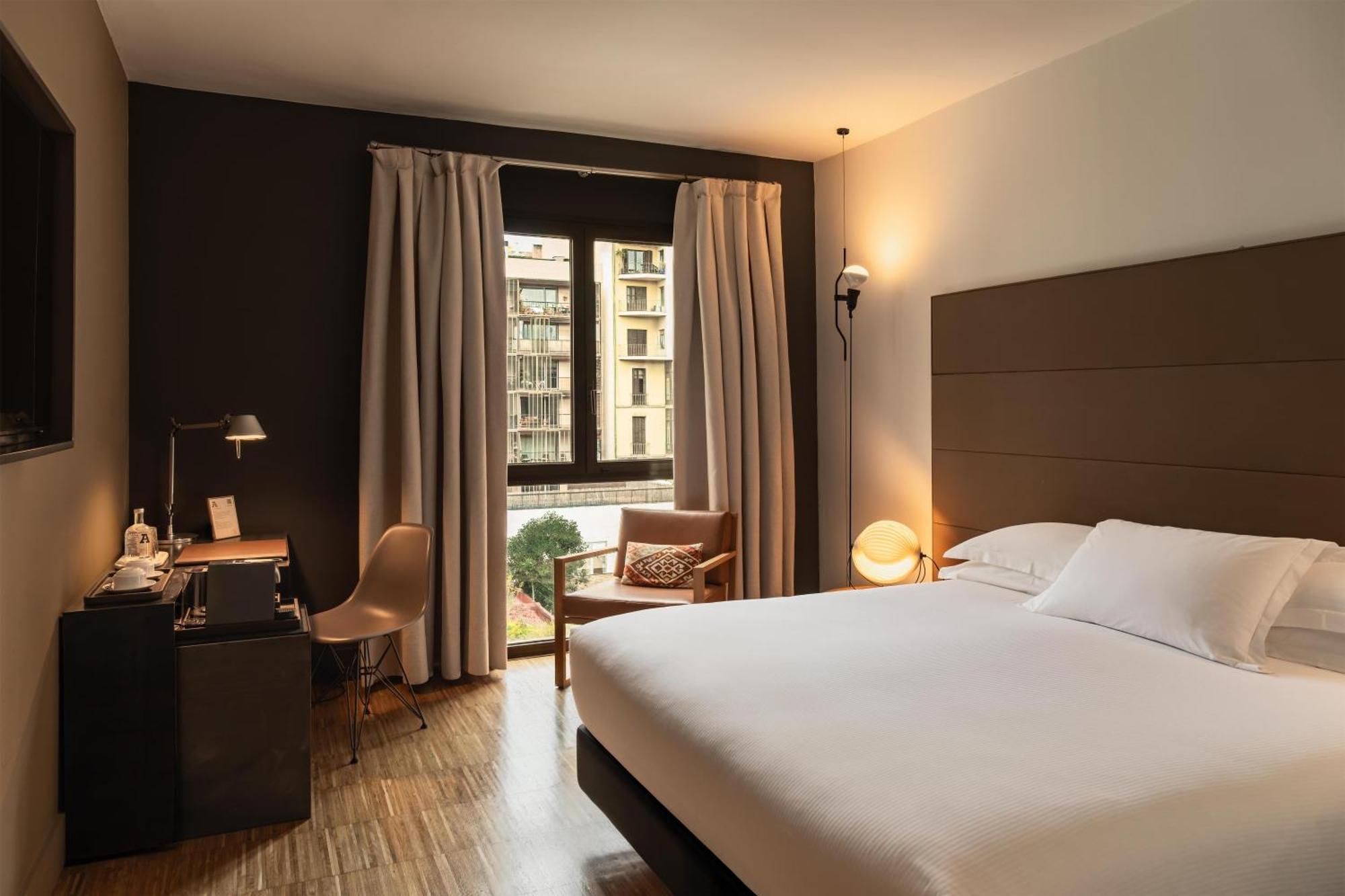 Alexandra Barcelona Hotel, Curio Collection By Hilton — Fotos 1